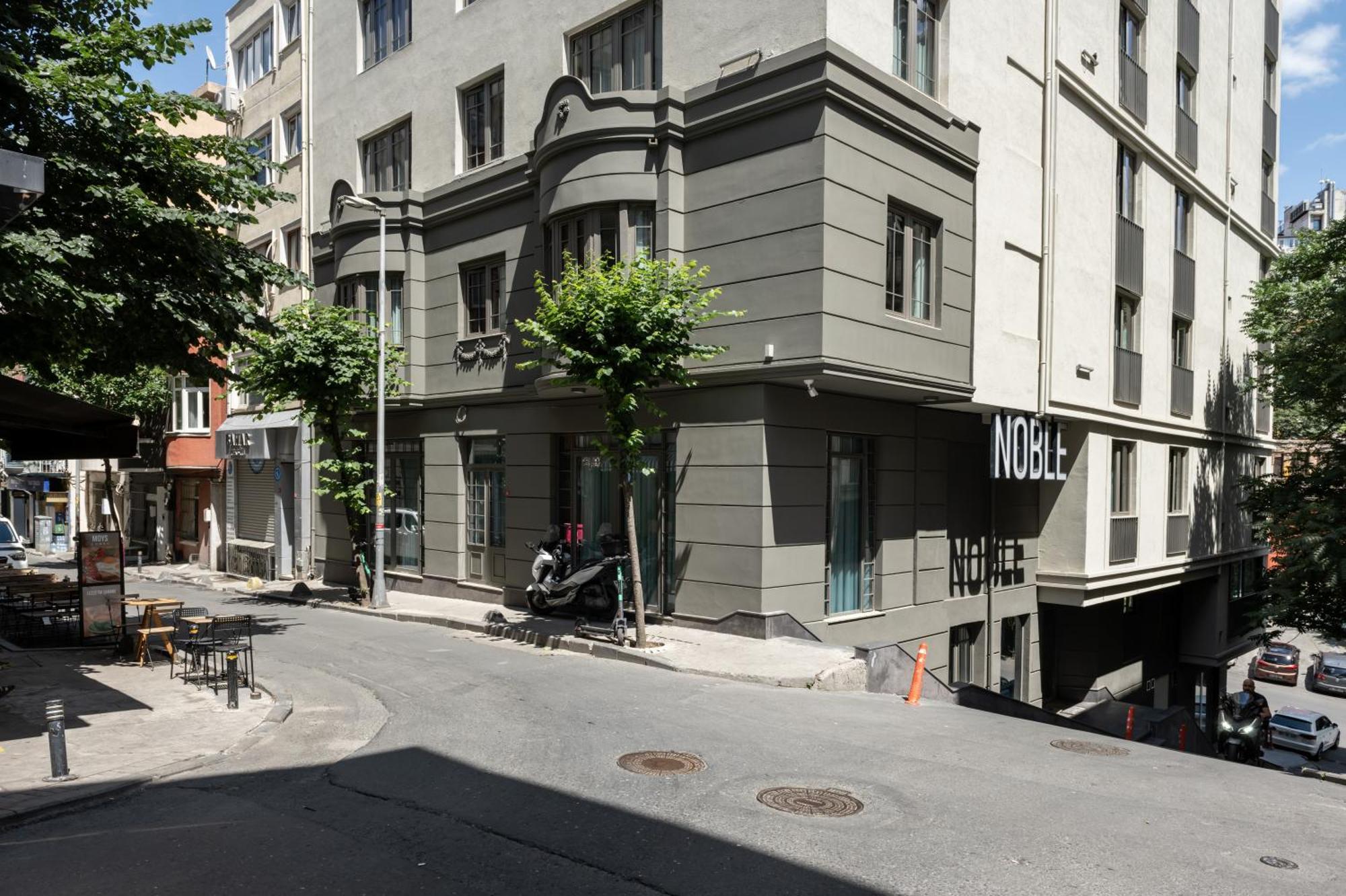 Noble Pangalti Hotel Istanbul Bagian luar foto