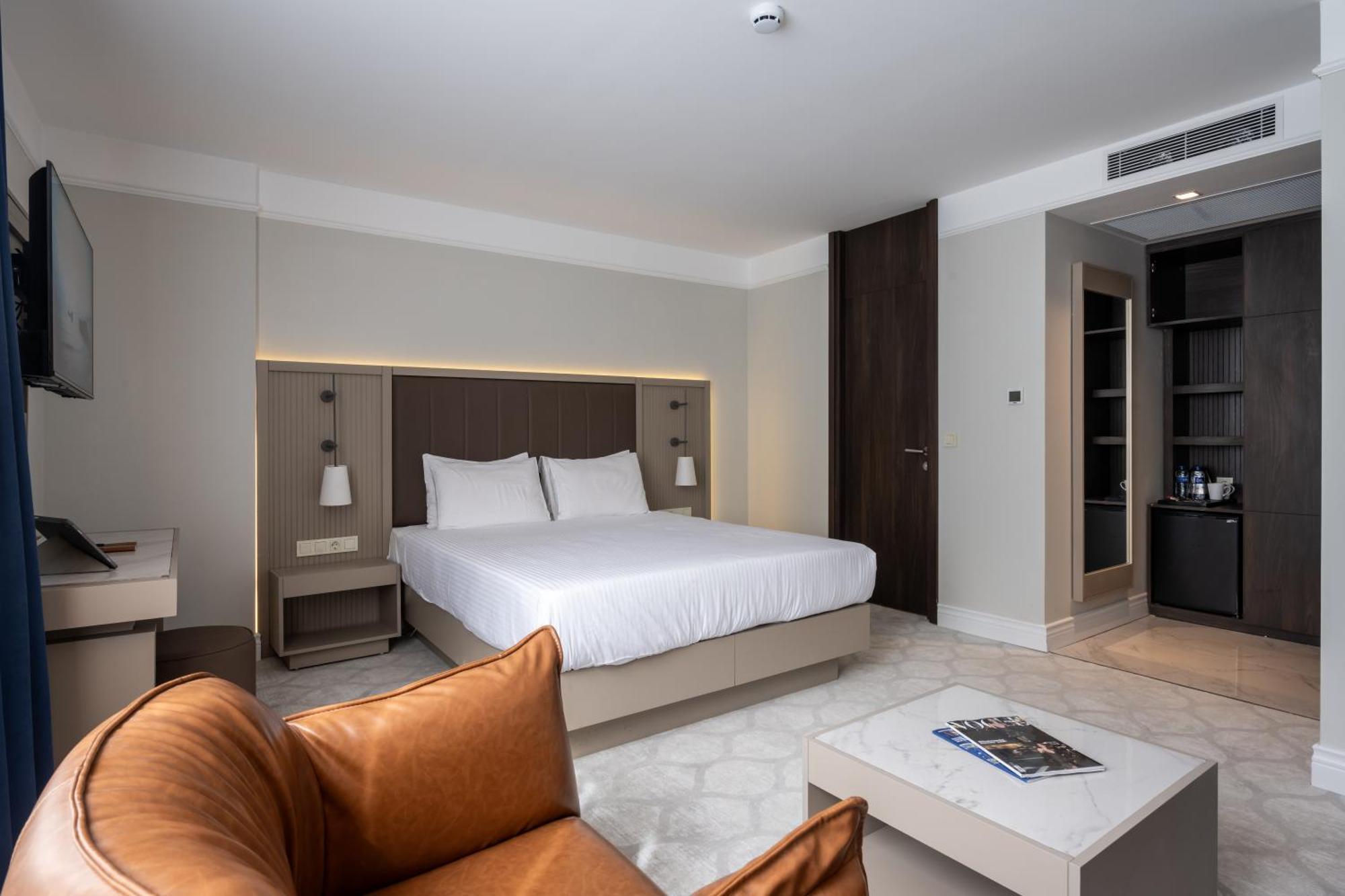 Noble Pangalti Hotel Istanbul Bagian luar foto