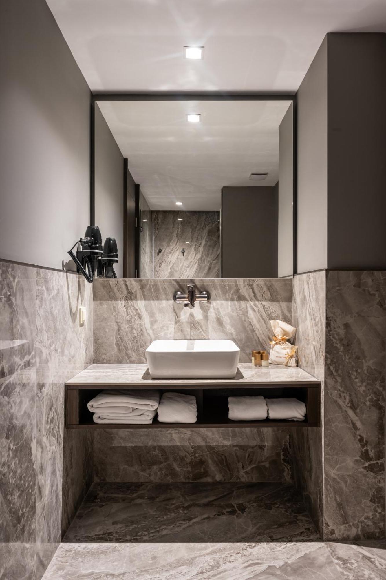 Noble Pangalti Hotel Istanbul Bagian luar foto
