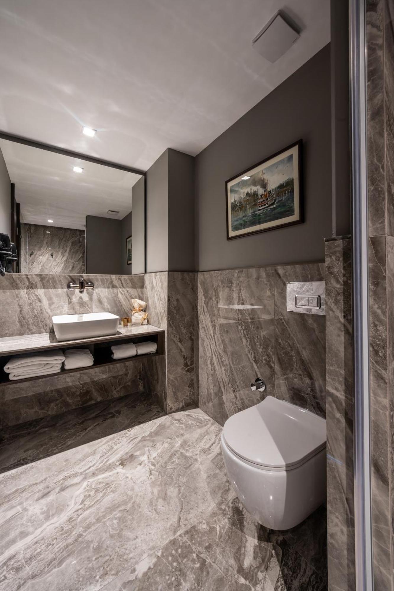 Noble Pangalti Hotel Istanbul Bagian luar foto