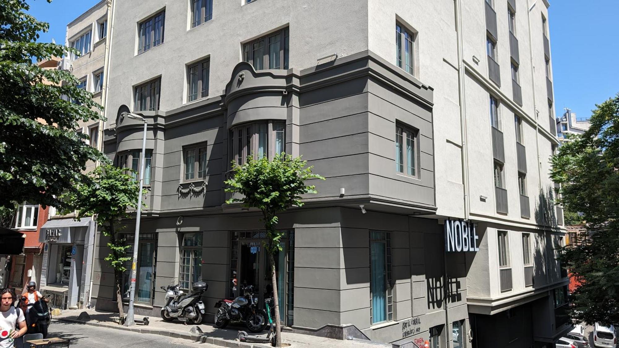 Noble Pangalti Hotel Istanbul Bagian luar foto