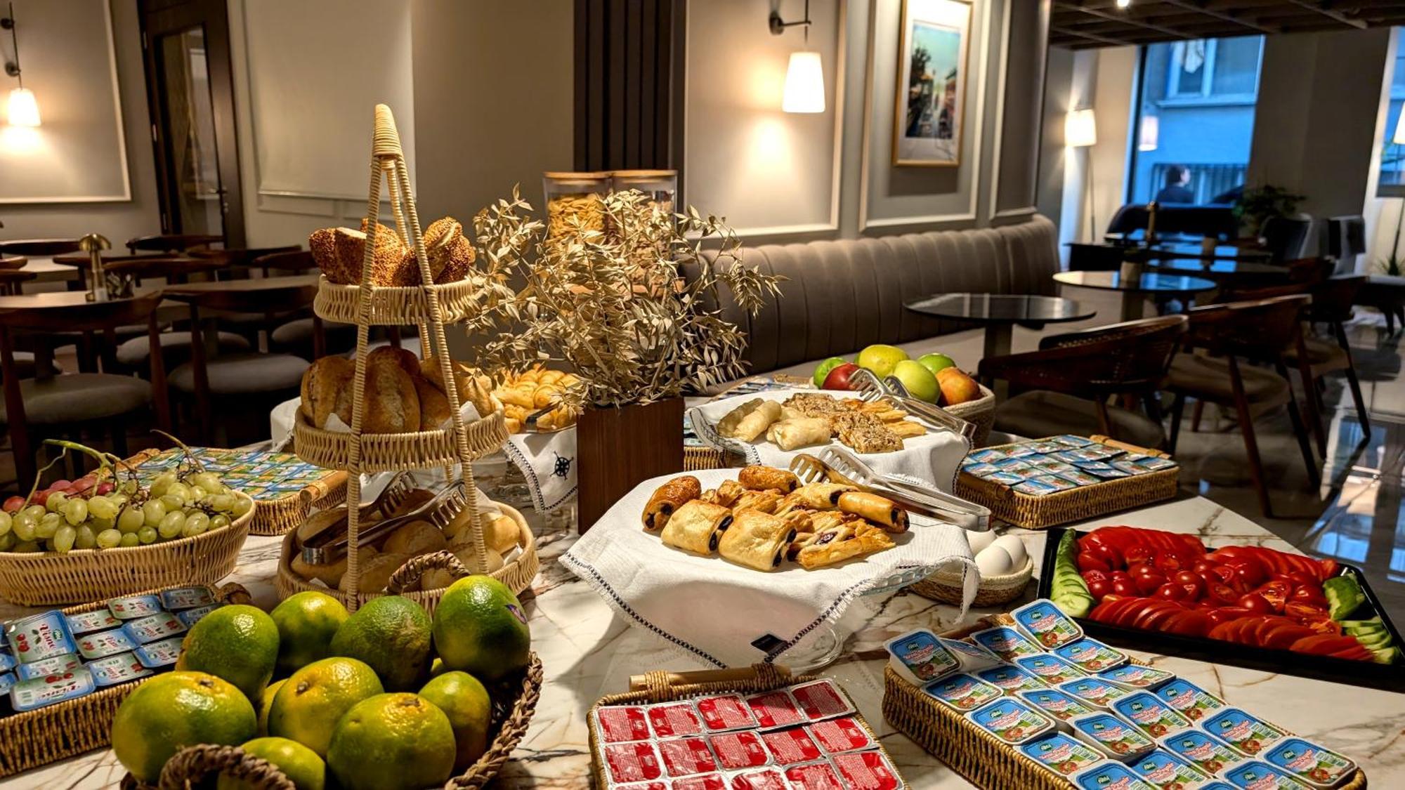 Noble Pangalti Hotel Istanbul Bagian luar foto