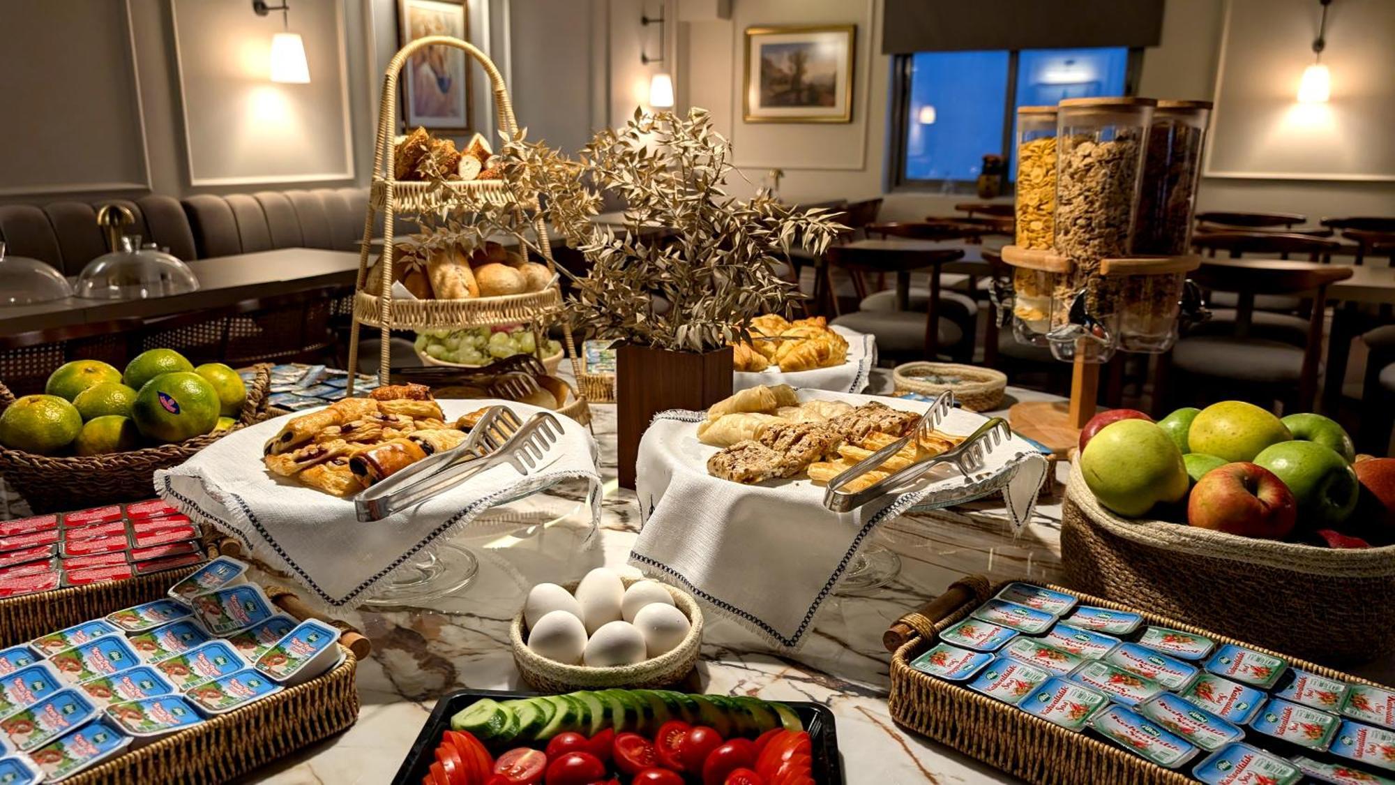 Noble Pangalti Hotel Istanbul Bagian luar foto