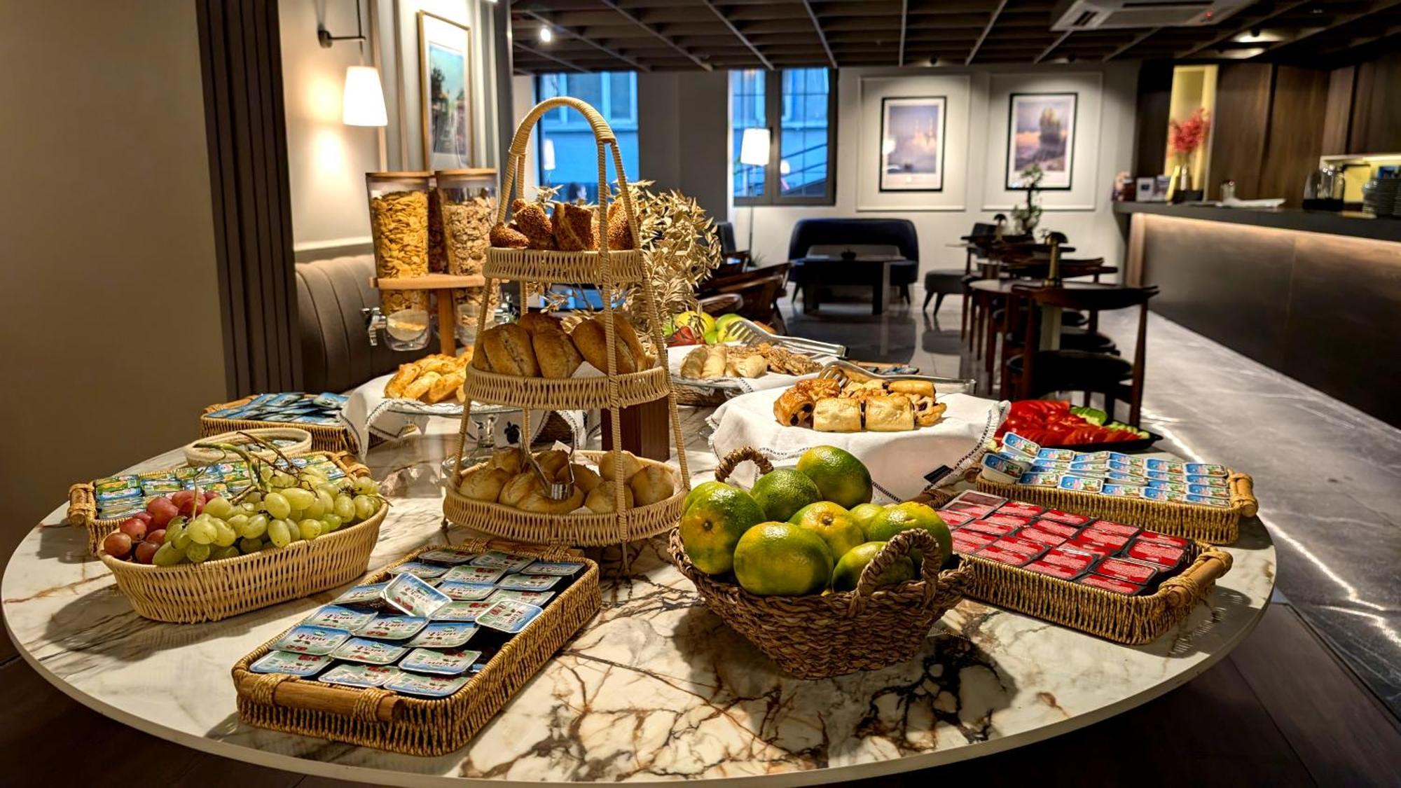 Noble Pangalti Hotel Istanbul Bagian luar foto