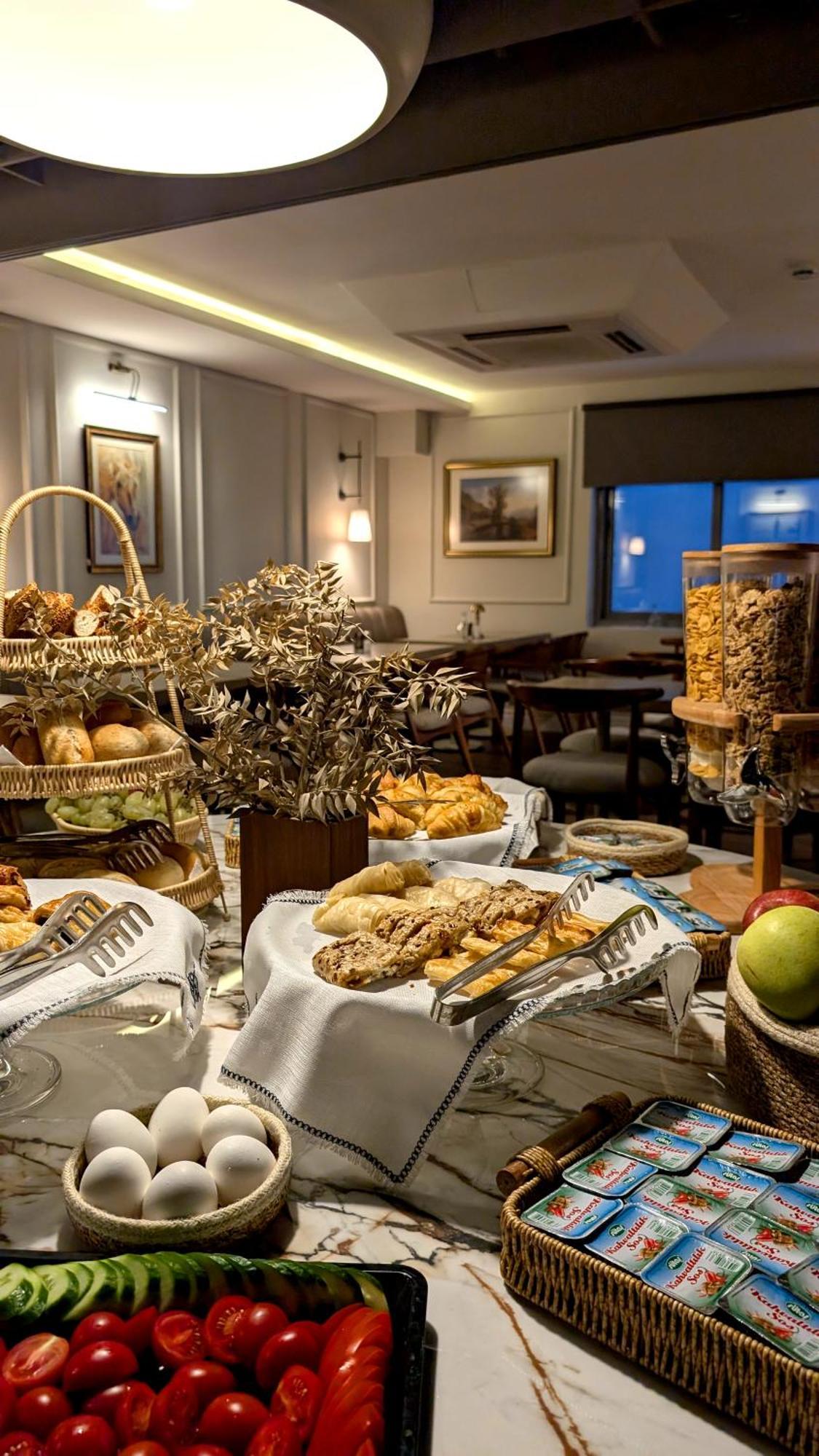 Noble Pangalti Hotel Istanbul Bagian luar foto